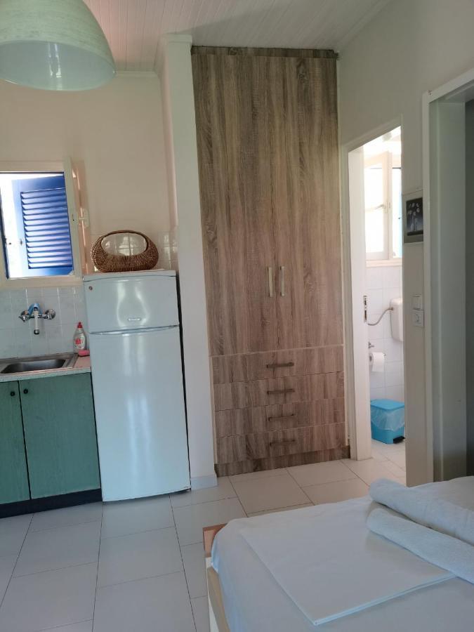 Sea Waves Apartments ネア・エピダヴロス エクステリア 写真