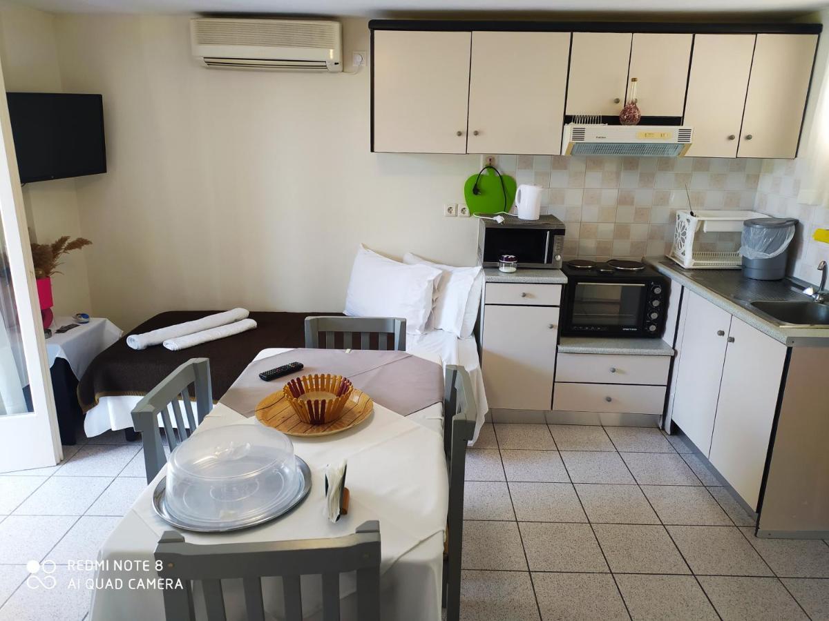 Sea Waves Apartments ネア・エピダヴロス エクステリア 写真